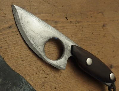 Skinner mit Fingerloch